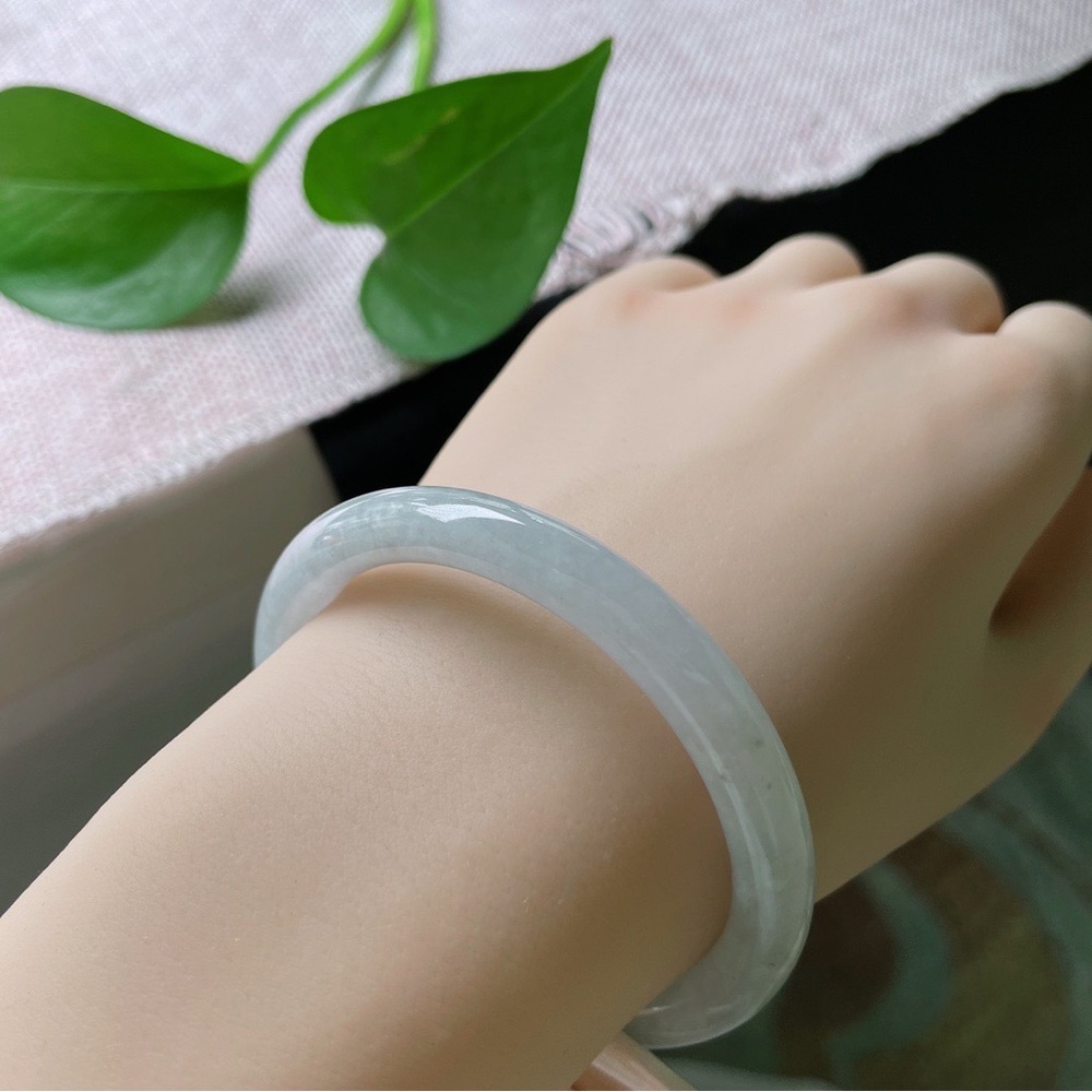 Natural Grade A Type Jadeite Burmese Jade bracelet 翡翠玉手镯54mm